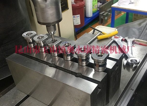 肇庆塑胶封料模具