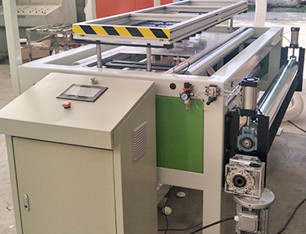 薄膜打孔机的打孔间距如何调整？